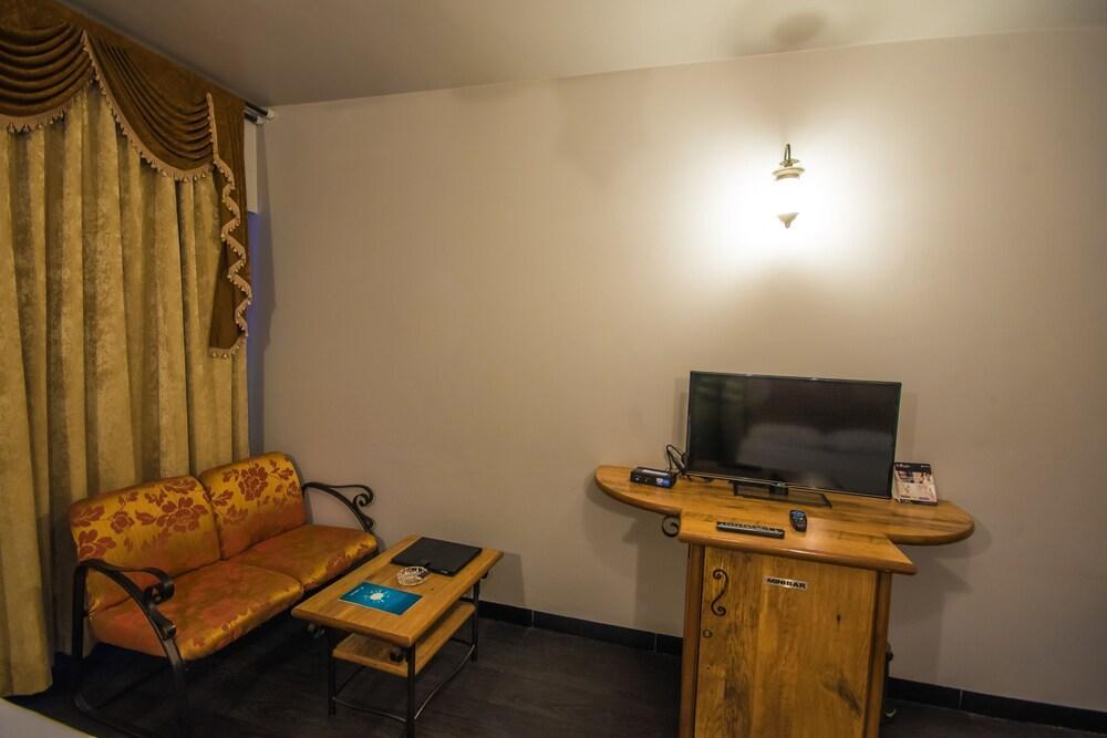 Infiniti Hotel And Spa Indore Extérieur photo