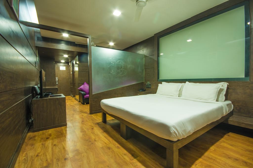 Infiniti Hotel And Spa Indore Extérieur photo