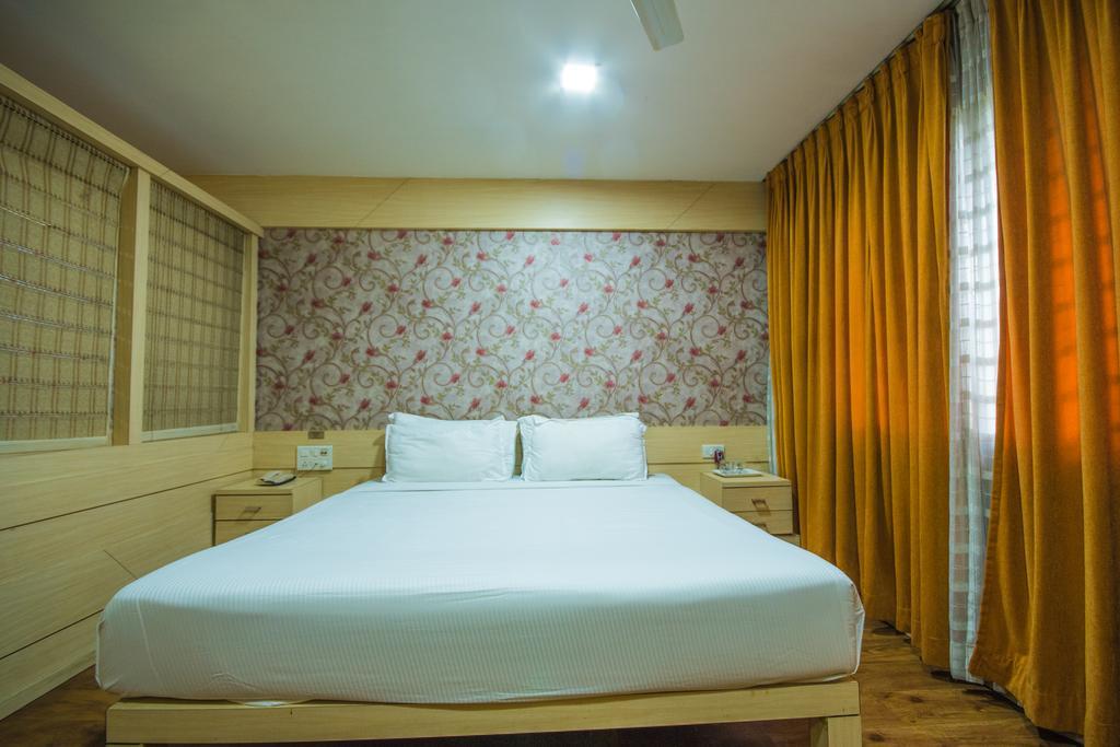 Infiniti Hotel And Spa Indore Extérieur photo