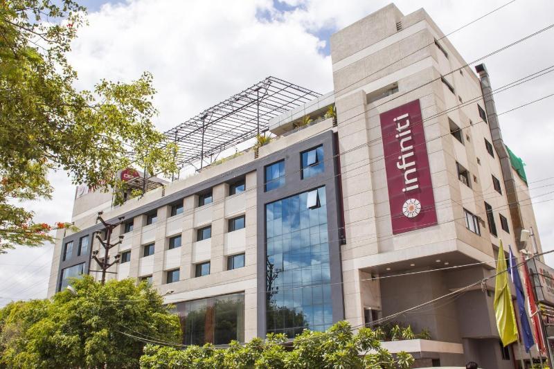 Infiniti Hotel And Spa Indore Extérieur photo