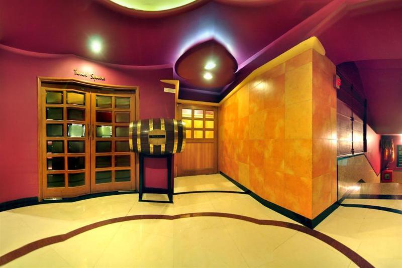 Infiniti Hotel And Spa Indore Extérieur photo